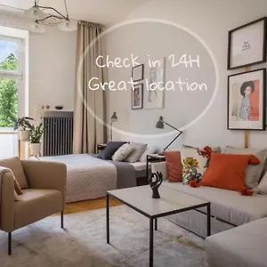 Cozy Old Town Apartment